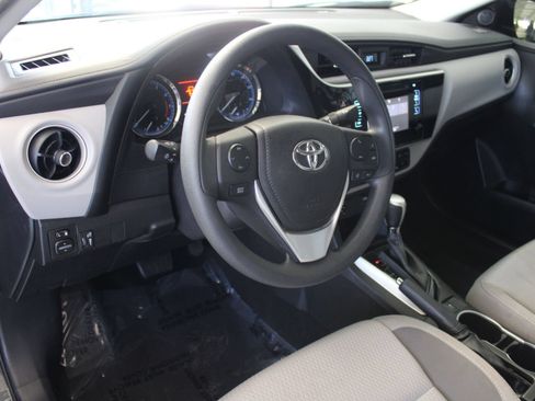 Used 2018 Toyota Corolla LE FWD image 7