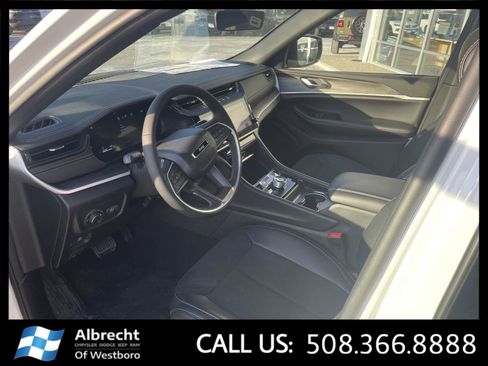 New 2026 Jeep Grand Cherokee Altitude AWD/4WD image 9