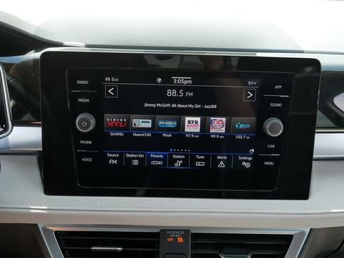 Certified 2025 Volkswagen Taos SE AWD/4WD image 28
