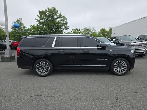 Used 2023 GMC Yukon XL Denali Ultimate AWD/4WD image 2