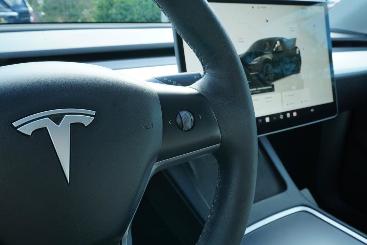 Used 2023 Tesla Model Y Performance AWD/4WD image 25
