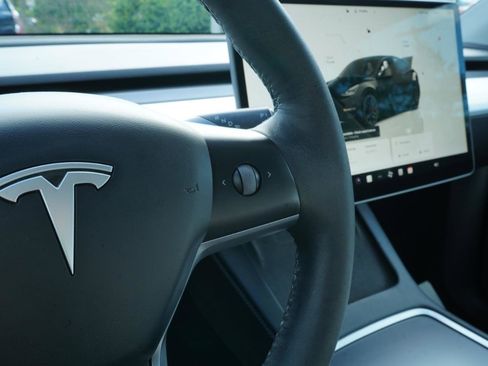 Used 2023 Tesla Model Y Performance AWD/4WD image 25