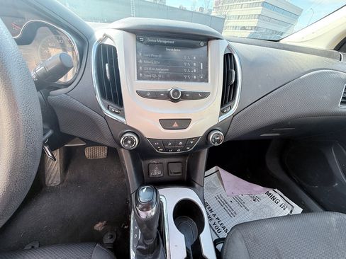 Used 2018 Chevrolet Cruze LS image 21
