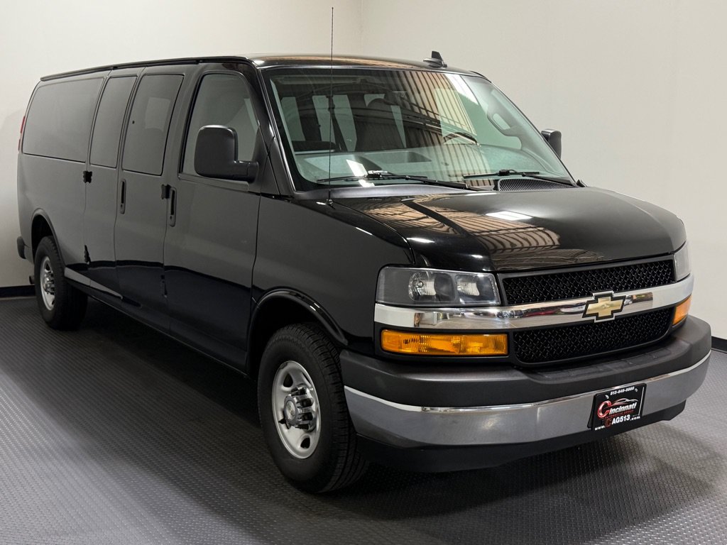 Used 2018 Chevrolet Express 3500 LT w/ LT Preferred Equipment Group RWD image 4