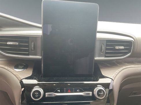 Used 2023 Ford Explorer Platinum w/ Technology Package image 11
