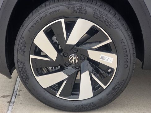 New 2026 Volkswagen Atlas Cross Sport SE FWD image 11