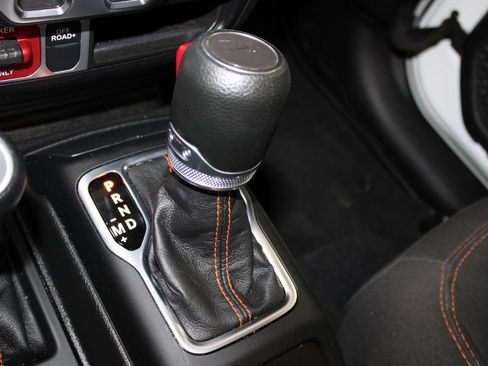 Used 2023 Jeep Gladiator Mojave AWD/4WD image 37