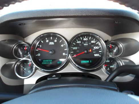 Used 2011 Chevrolet Silverado 2500 LT w/ Interior Plus Package AWD/4WD image 17