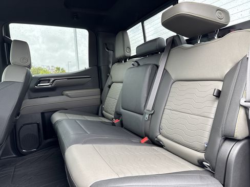 Used 2024 Chevrolet Silverado 1500 ZR2 w/ Technology Package image 30