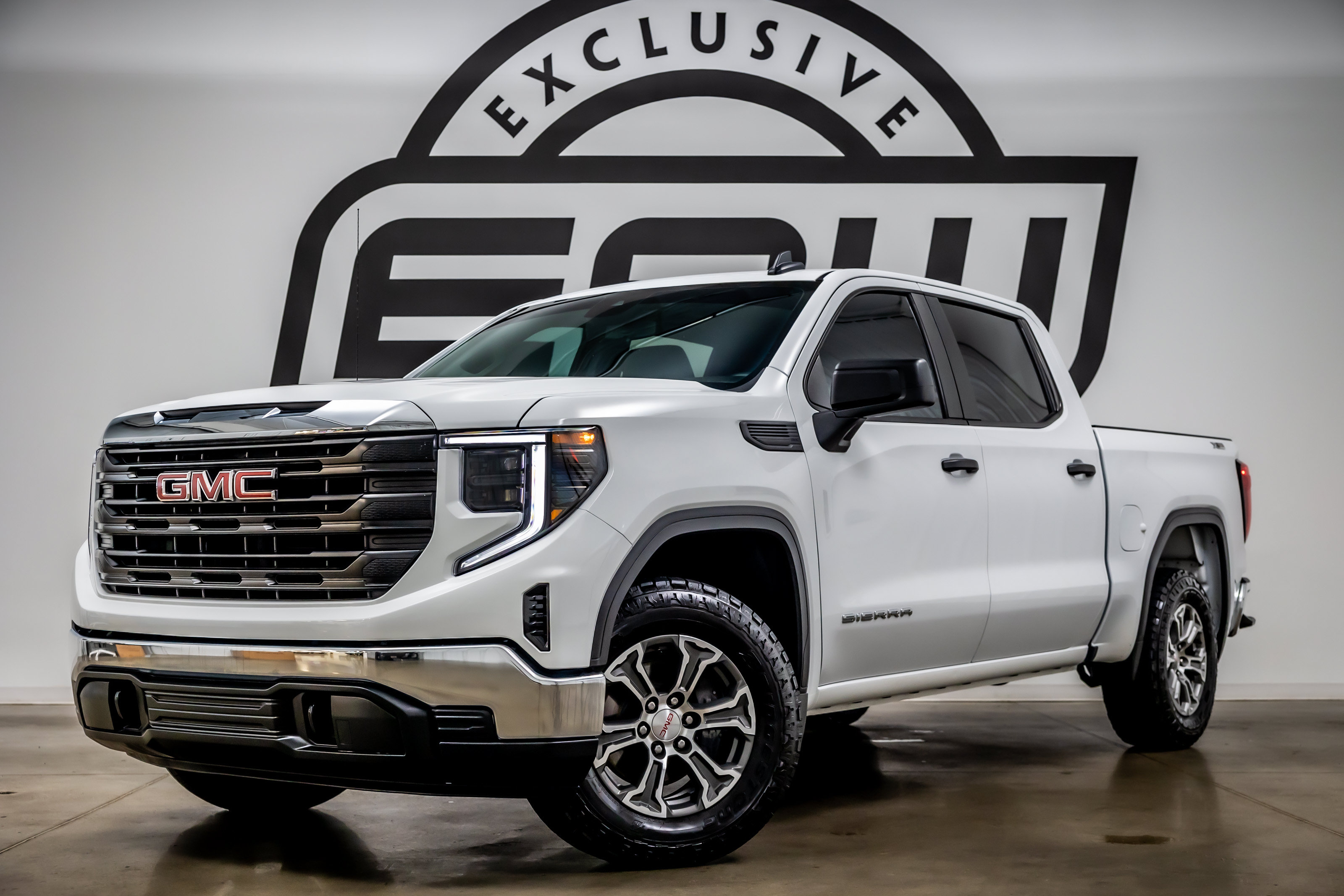 Used 2025 GMC Sierra 1500 Pro w/ Pro Value Package AWD/4WD image 1