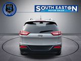 Used 2017 Jeep Cherokee Latitude w/ True North Edition image 4