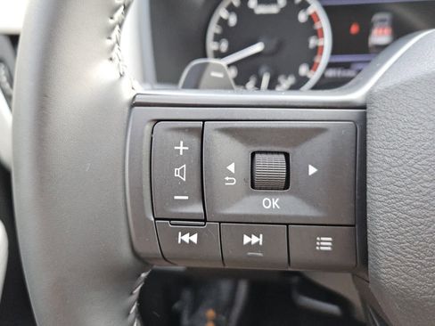 Used 2025 Nissan Rogue SV FWD image 12