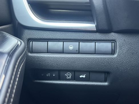 Used 2025 Nissan Rogue SV AWD/4WD image 12