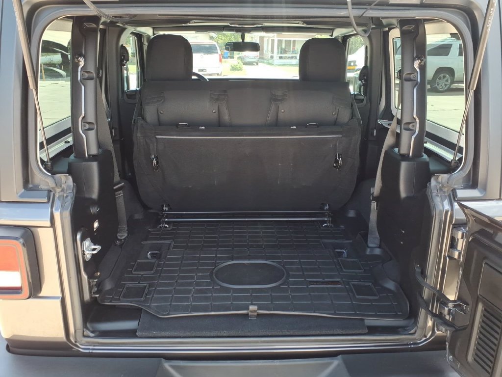 Used 2018 Jeep Wrangler Sport AWD/4WD image 12