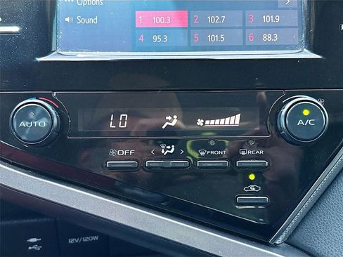 Used 2019 Toyota Camry SE image 15