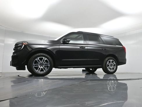 Certified 2025 Ford Expedition Active image 8