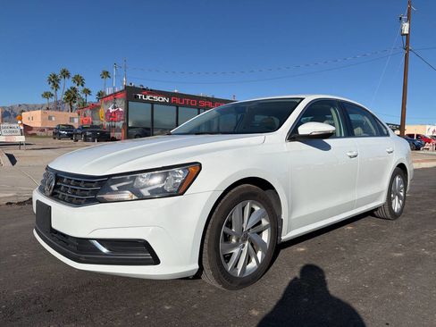 Used 2018 Volkswagen Passat 2.0T SE image 2