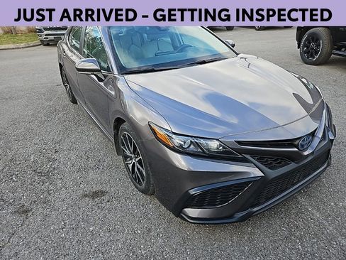 Used 2024 Toyota Camry SE image 1