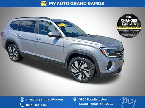 Used 2025 Volkswagen Atlas SE AWD/4WD image 1