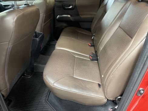 Used 2017 Toyota Tacoma Limited AWD/4WD image 32