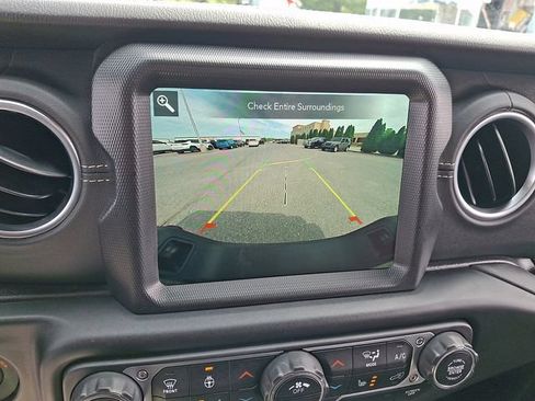Used 2021 Jeep Gladiator Overland w/ Popular Equipment Package AWD/4WD image 18