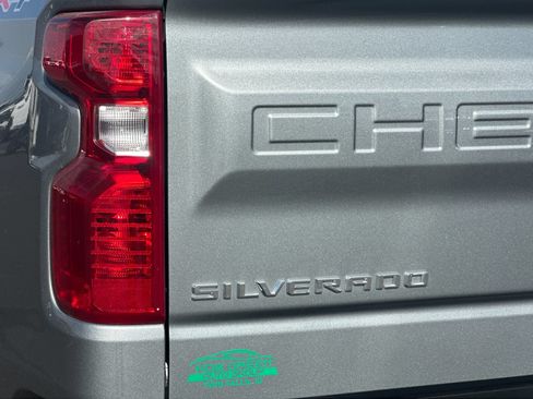 Used 2025 Chevrolet Silverado 1500 LT AWD/4WD image 32
