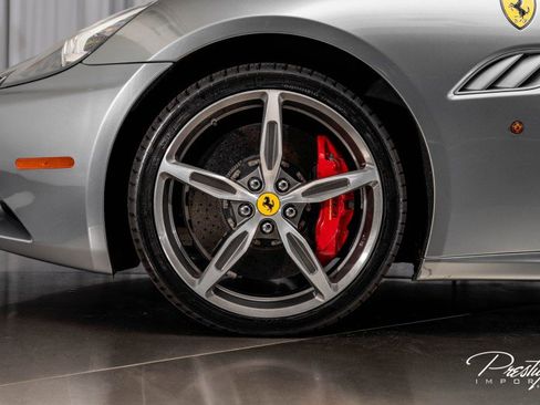 Used 2014 Ferrari California image 15
