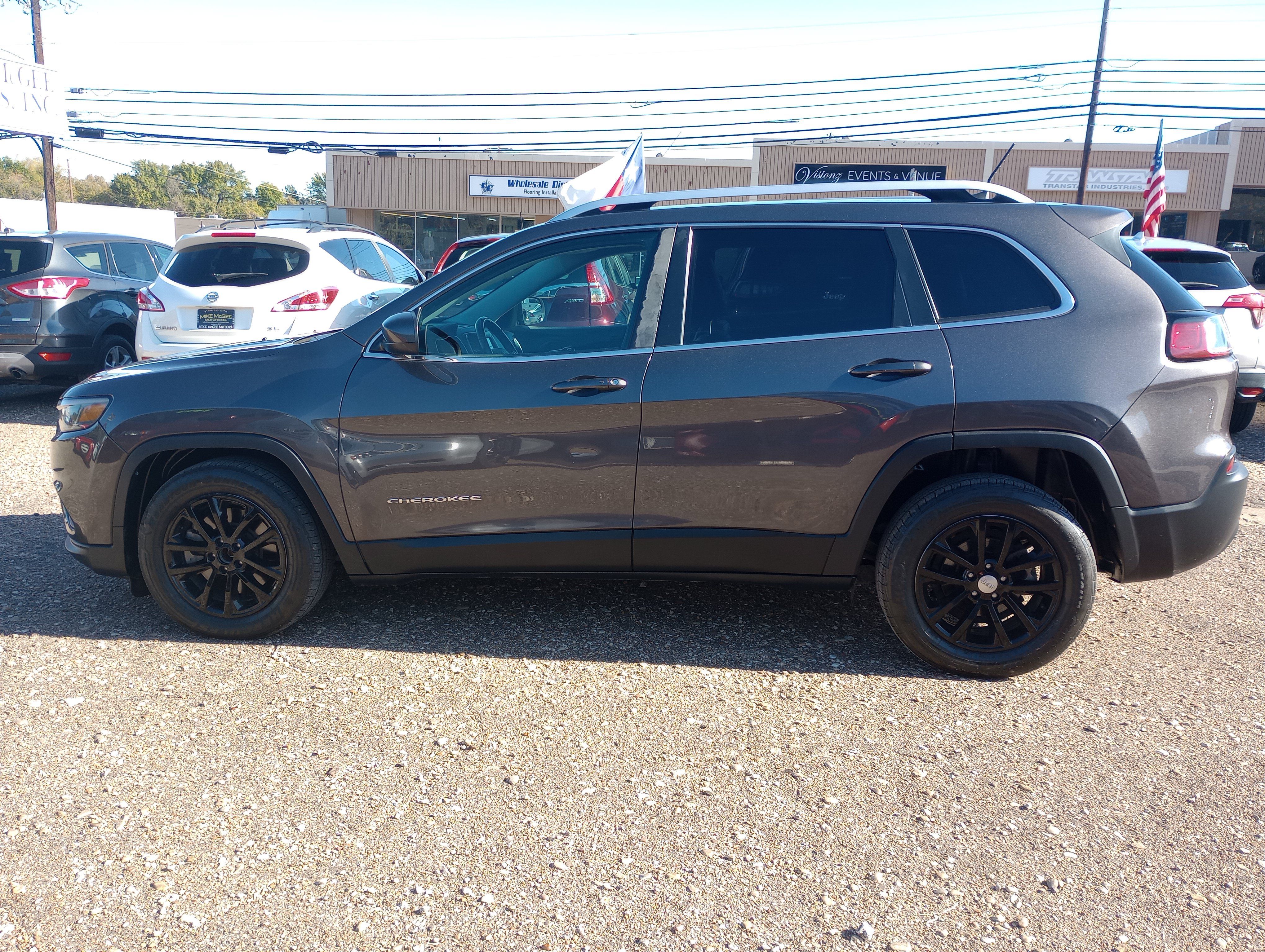 Used 2019 Jeep Cherokee Latitude Plus FWD image 4