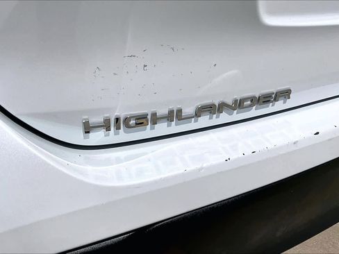 Used 2022 Toyota Highlander XLE image 31