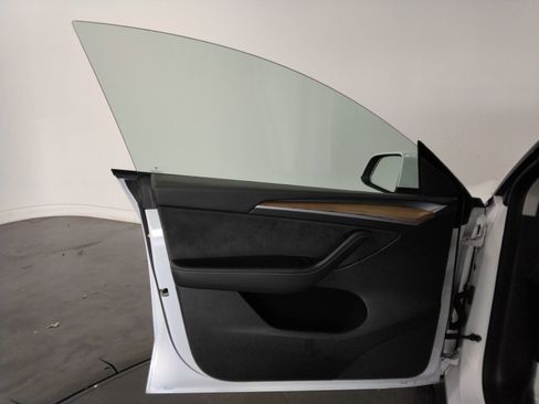 Used 2023 Tesla Model Y Long Range image 29