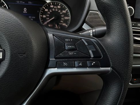 Used 2025 Nissan Altima 2.5 SV FWD image 33