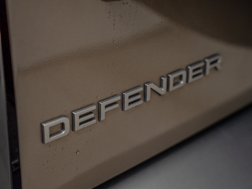 Used 2024 Land Rover Defender 110 X-Dynamic SE AWD/4WD image 18