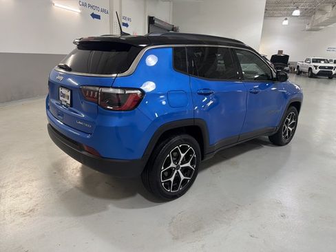 Used 2025 Jeep Compass Limited AWD/4WD image 9