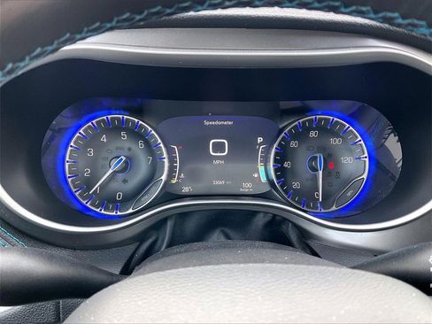 Used 2021 Chrysler Pacifica Touring-L w/ Premium & Safety Sphere Group image 24