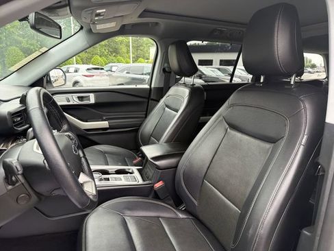 Used 2021 Ford Explorer Limited w/ Equipment Group 301A RWD image 11