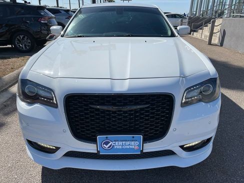 Used 2022 Chrysler 300 Touring L image 2