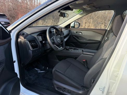 Used 2023 Nissan Rogue SV image 8