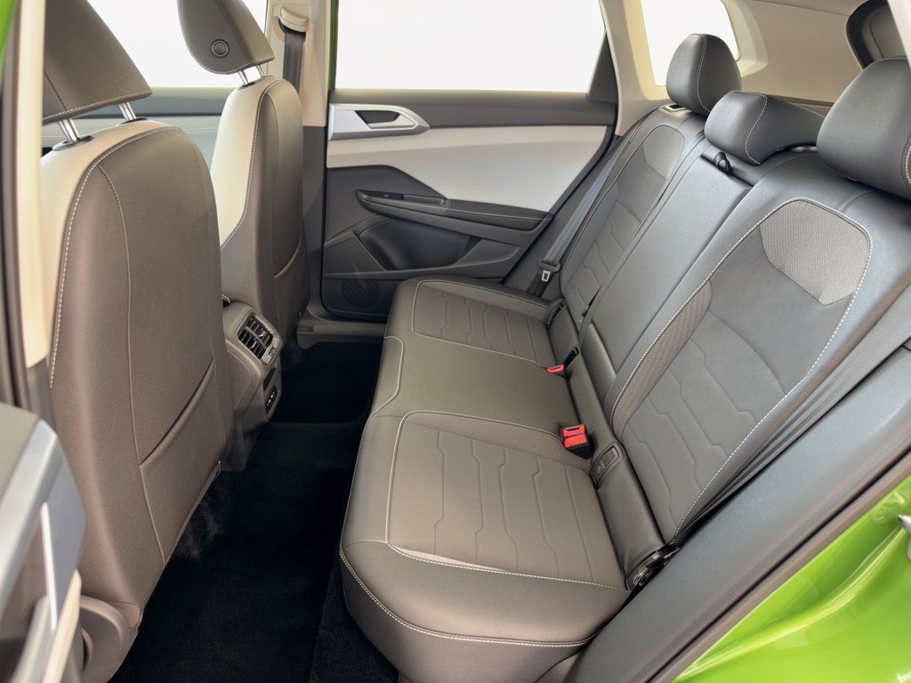 Certified 2026 Volkswagen Taos SE FWD image 25