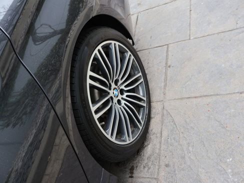 Used 2017 BMW 530i xDrive image 18