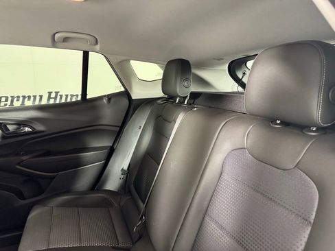 Used 2025 Chevrolet Trax LT w/ LT Convenience Package FWD image 31