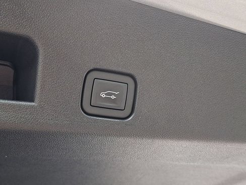 Used 2026 Chevrolet Traverse LT w/ Driver Confidence Package FWD image 28