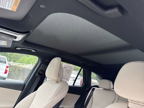 Used 2025 Mercedes-Benz GLC 300 4MATIC image 20