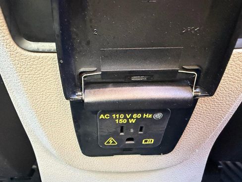 Used 2017 Ford C-MAX SE w/ Interior Protection Package image 35