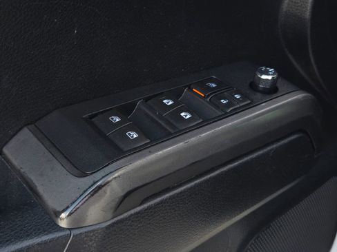 Used 2018 Toyota Tacoma TRD Off-Road image 32