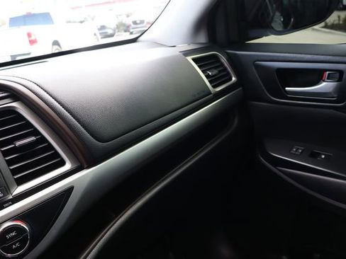 Used 2017 Toyota Highlander XLE image 34