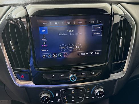Used 2022 Chevrolet Traverse RS FWD image 18