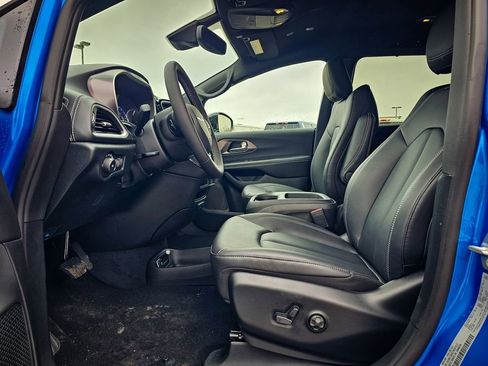 New 2026 Chrysler Pacifica Select image 12