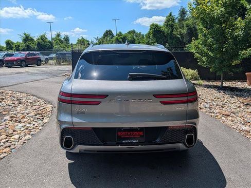 Used 2022 Genesis GV70 2.5T w/ Select Package AWD/4WD image 4