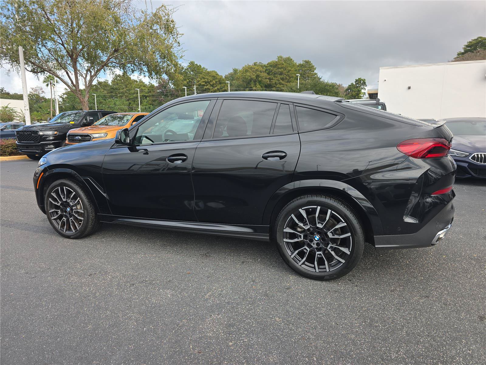 Certified 2024 BMW X6 xDrive40i AWD/4WD image 6