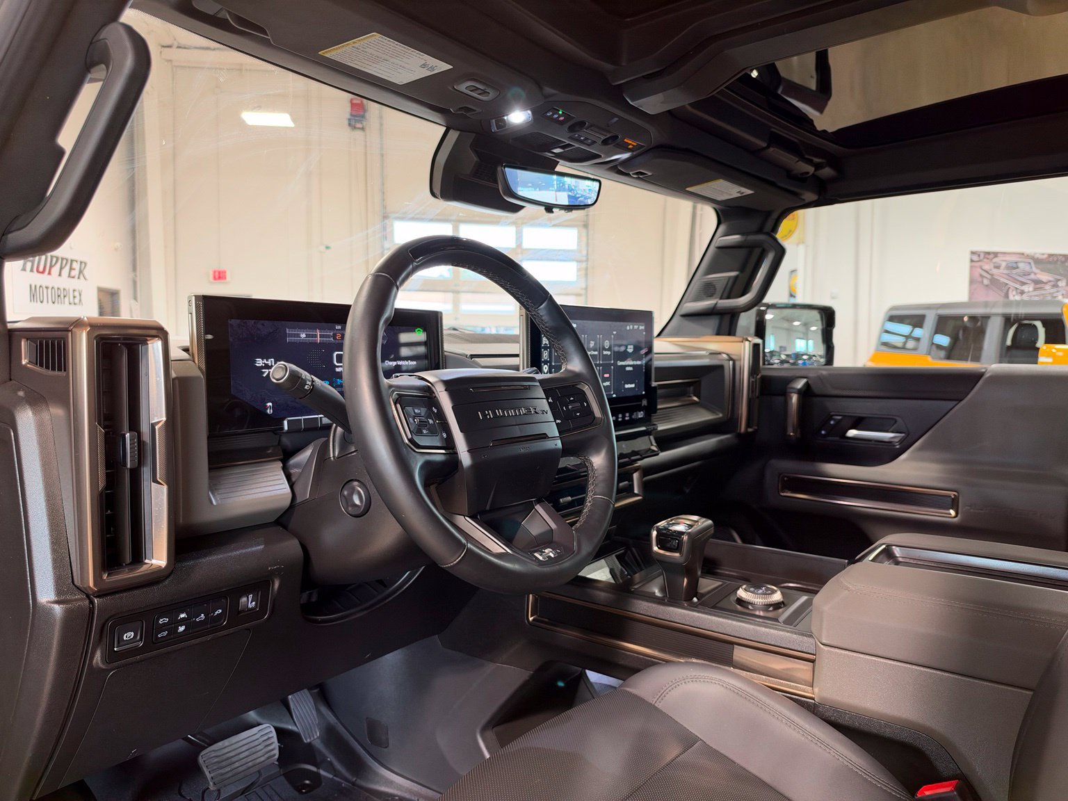 Used 2025 GMC Hummer EV 2X w/ LPO, Illumination Package AWD/4WD image 12